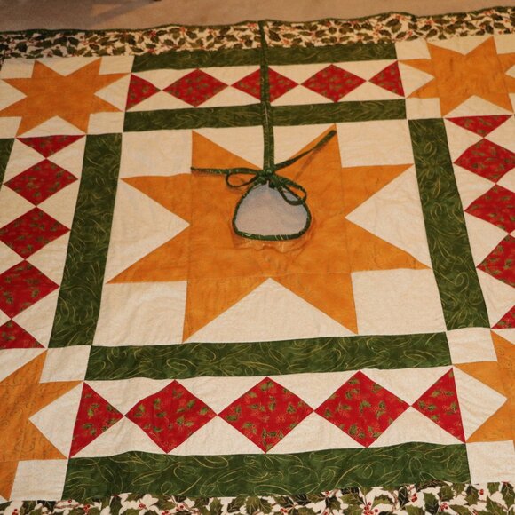 Christmas Tree Skirt Quilted Handmade 56 X 56 - Picture 1 of 6